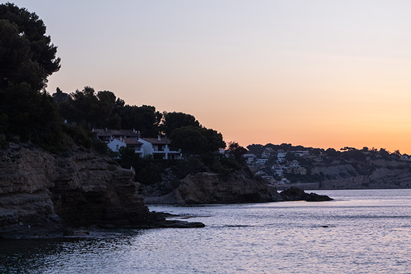 Amanecer desde la playa de la Fustera en Benissa